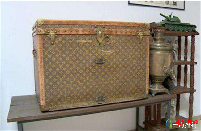 LV行李箱装鸡饲料 130年祖传价值或达10万美元