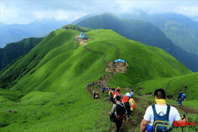 适合露营的十大名山 中国最适合露营十大山峰