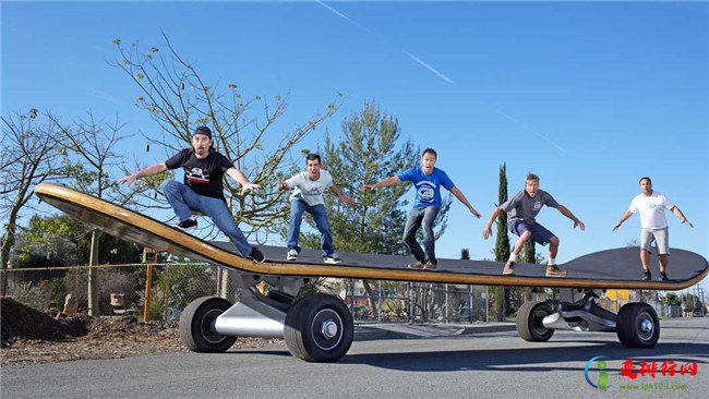 世界上最大的滑板 长11米宽2.64米还没有人能驾驶