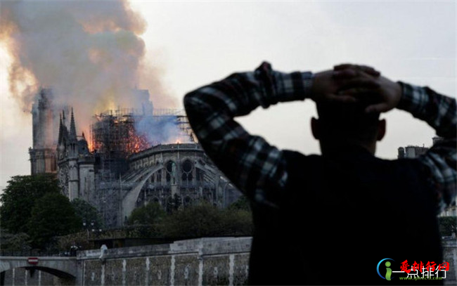 荷兰百年教堂失火 巴黎圣母院悲剧重演令人心痛