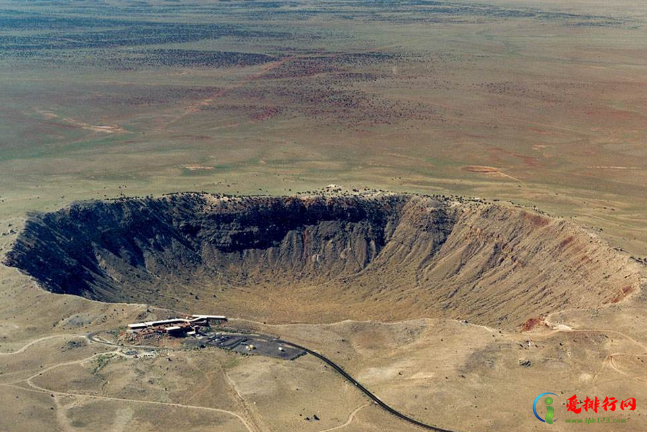 世界著名的十大陨石坑 世界最大陨石坑图片